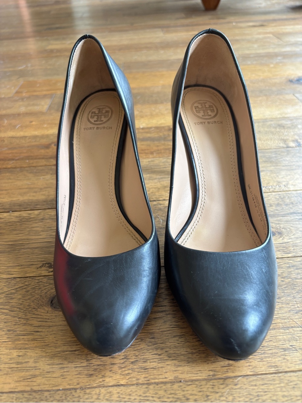 Tory Burch Black Leather Pumps Gold Hardware Heel Size 8.5M - Picture 8 of 13